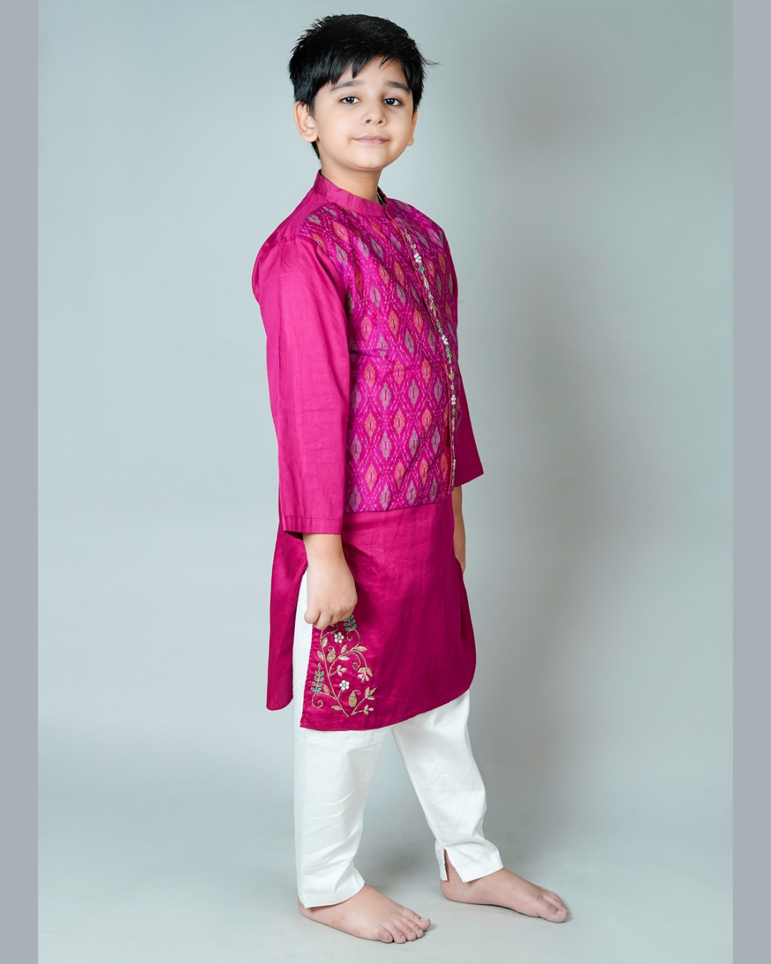 Boys Mercerized Ikat Silk Kurta Set With Attached Jacket And Pant