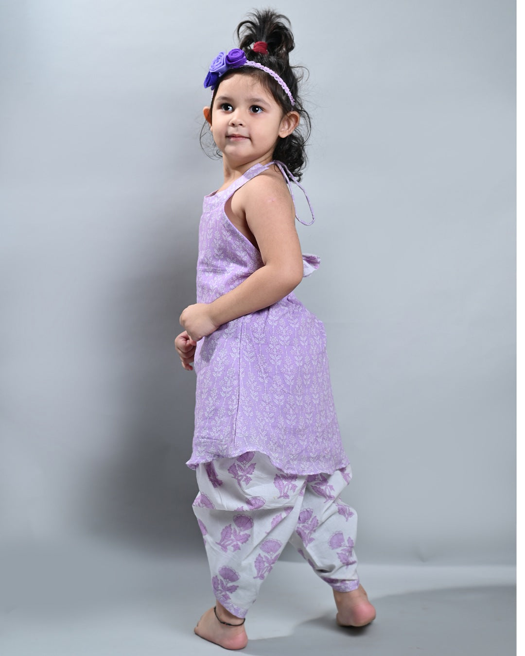 Girls Levender Halter Neck Kurta With Tulip Pant