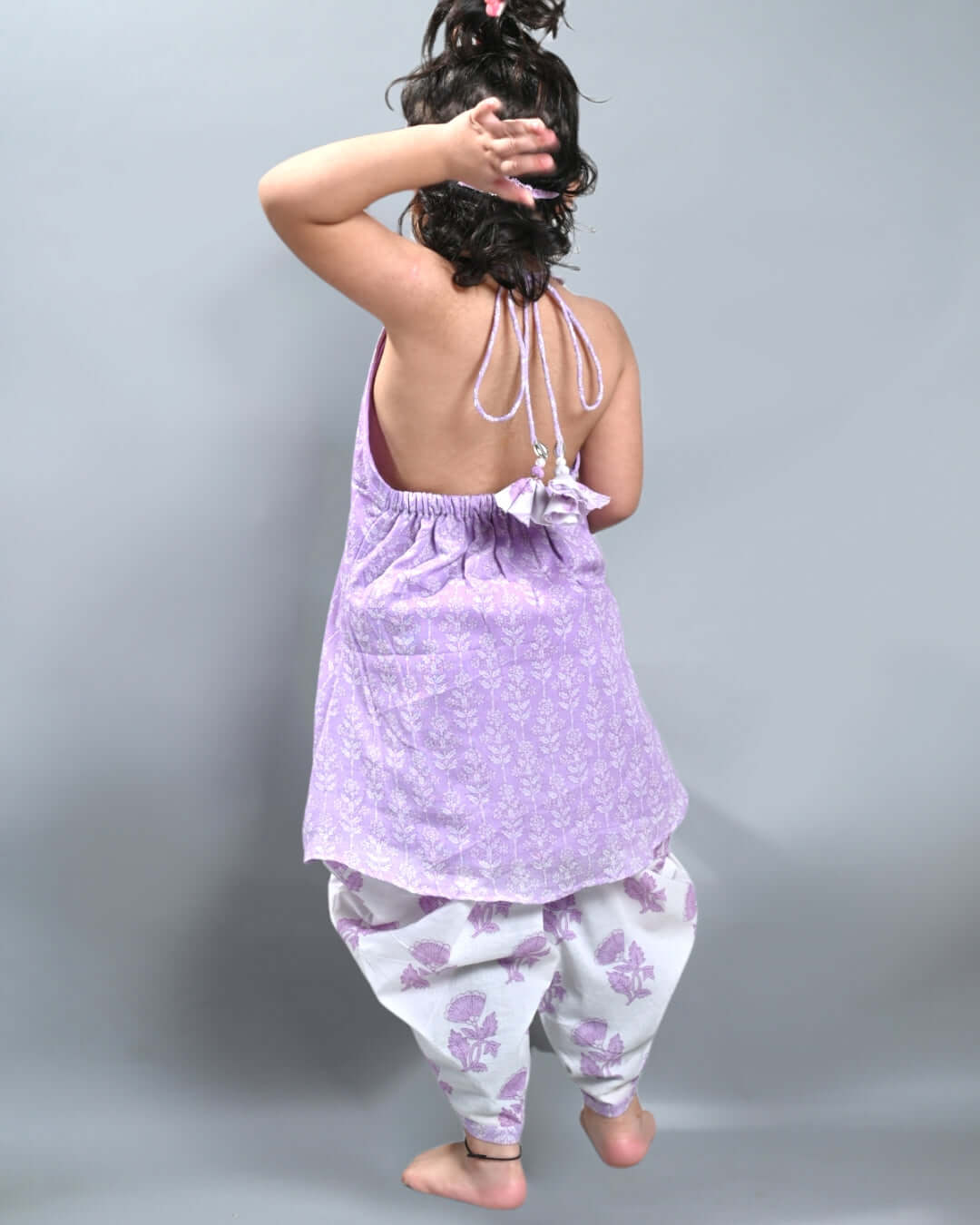 Girls Levender Halter Neck Kurta With Tulip Pant