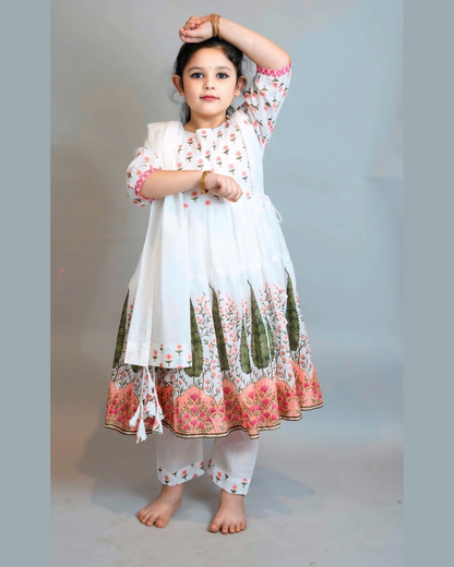 Girls Side knot Peach Kurti And Pant With Dupatta